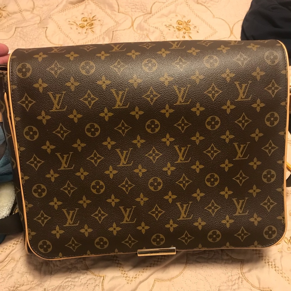 AUTHENTIC ABBESSES LOUIS VUITTON MESSENGER BAG